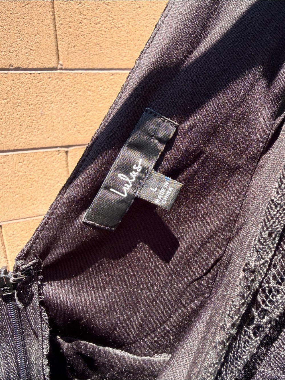 Lulu's Black Lace V-Neck Tiered Maxi Dress - Picture 4 of 4